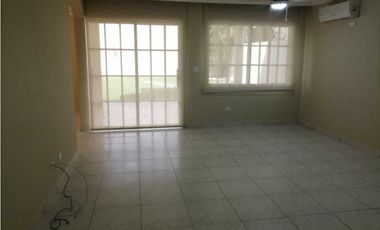 SE ALQUILA AMPLIA  CASA EN ALBROOK GARDENS-GRANDE AREA VERDE L/B