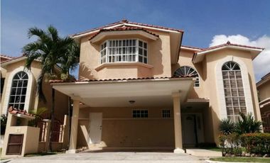 SE ALQUILA AMPLIA  CASA EN ALBROOK GARDENS-GRANDE AREA VERDE L/B