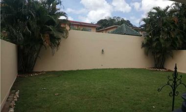 SE ALQUILA AMPLIA  CASA EN ALBROOK GARDENS-GRANDE AREA VERDE L/B