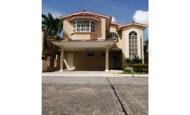 SE ALQUILA AMPLIA  CASA EN ALBROOK GARDENS-GRANDE AREA VERDE L/B