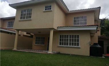 SE ALQUILA AMPLIA  CASA EN ALBROOK GARDENS-GRANDE AREA VERDE L/B