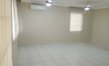 SE ALQUILA AMPLIA  CASA EN ALBROOK GARDENS-GRANDE AREA VERDE L/B