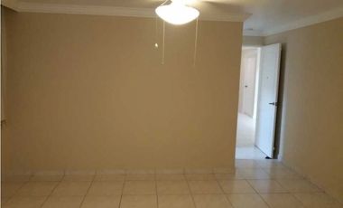 SE ALQUILA AMPLIA  CASA EN ALBROOK GARDENS-GRANDE AREA VERDE L/B