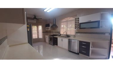 ALQUILO ESPECTACULAR CASA 520M2  EN CLAYTON VILLAGE L/B