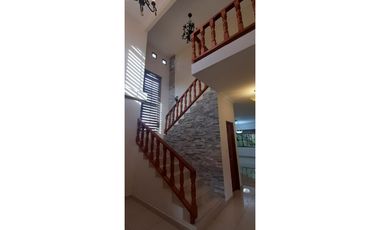 ALQUILO ESPECTACULAR CASA 520M2  EN CLAYTON VILLAGE L/B