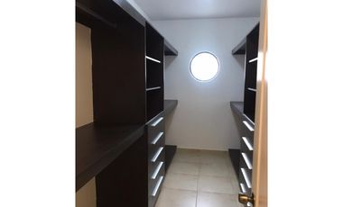 ALQUILO ESPECTACULAR CASA 450MT2  EN CLAYTON VILLAGE  L/B