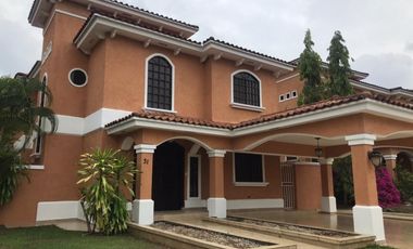 ALQUILO ESPECTACULAR CASA 450MT2  EN CLAYTON VILLAGE  L/B