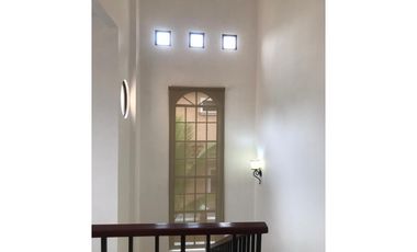 ALQUILO ESPECTACULAR CASA 450MT2  EN CLAYTON VILLAGE  L/B