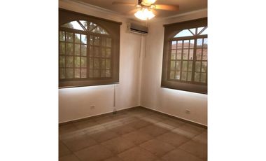 ALQUILO ESPECTACULAR CASA 450MT2  EN CLAYTON VILLAGE  L/B