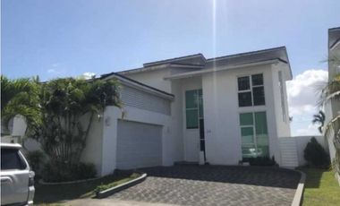 SE VENDE CASA EN PH HORIZONTES EN ALTOS DE PANAM 4 REC AMOBLADO