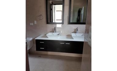 CASA EN URBANIZACION LOS SENDEROS - CLAYTON