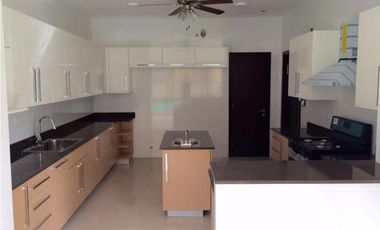 CASA EN URBANIZACION LOS SENDEROS - CLAYTON