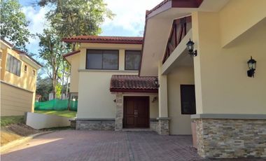 CASA EN URBANIZACION LOS SENDEROS - CLAYTON