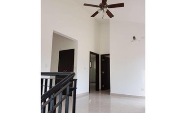 CASA EN URBANIZACION LOS SENDEROS - CLAYTON