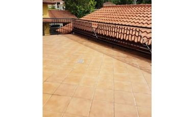 CASA EN URBANIZACION LOS SENDEROS - CLAYTON