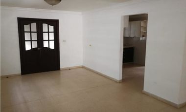 SE VENDE CASA CASA CON JARDIN EN CONDADO DEL REY 350 M2