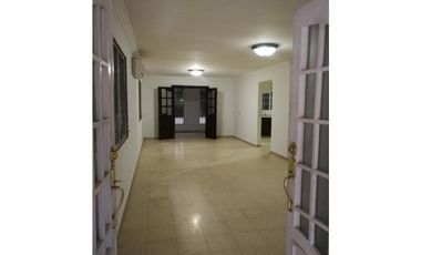 SE VENDE CASA CASA CON JARDIN EN CONDADO DEL REY 350 M2