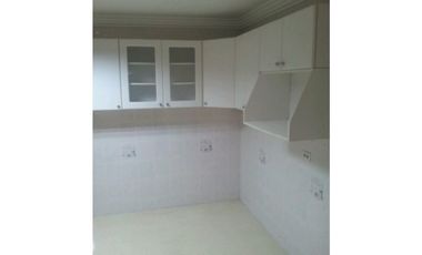 SE VENDE CASA CASA CON JARDIN EN CONDADO DEL REY 350 M2