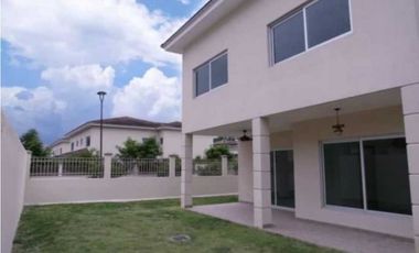 CASA A ESTRENAR EN ALTOS DEL PARQUE DETRAS DE ALTAPLAZA 4 REC 338 M²