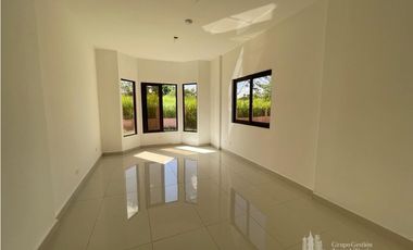 SE VENDE CASA  EN CLAYTON PARA ESTRENAR 600 MTS2 CON SIN PISCINA