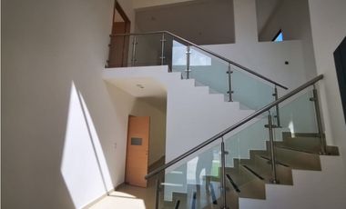 SE VENDE CASA  EN CLAYTON PARA ESTRENAR 600 MTS2 CON SIN PISCINA