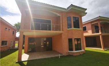 SE VENDE CASA  EN CLAYTON PARA ESTRENAR 600 MTS2 CON SIN PISCINA