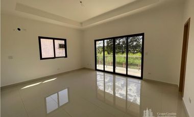 SE VENDE CASA  EN CLAYTON PARA ESTRENAR 600 MTS2 CON SIN PISCINA