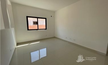 SE VENDE CASA  EN CLAYTON PARA ESTRENAR 600 MTS2 CON SIN PISCINA