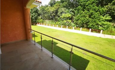SE VENDE CASA  EN CLAYTON PARA ESTRENAR 600 MTS2 CON SIN PISCINA
