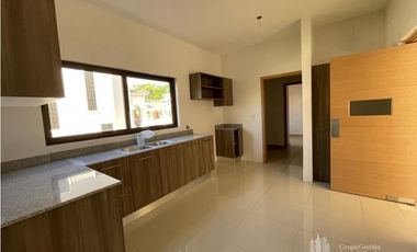 SE VENDE CASA  EN CLAYTON PARA ESTRENAR 600 MTS2 CON SIN PISCINA