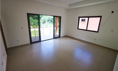 SE VENDE CASA  EN CLAYTON PARA ESTRENAR 600 MTS2 CON SIN PISCINA
