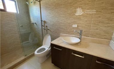 SE VENDE CASA  EN CLAYTON PARA ESTRENAR 600 MTS2 CON SIN PISCINA