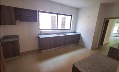 SE VENDE CASA  EN CLAYTON PARA ESTRENAR 600 MTS2 CON SIN PISCINA