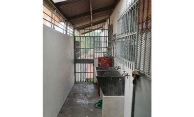 ALQUILO CASA DOS NIVELES EN ALTOS SANTA MARIA