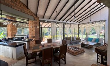 Casa para Arriendo Amoblado en Envigado Alto de Palmas