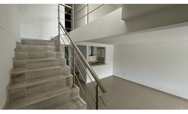 Casa de dos pisos más terraza en venta Barrio Las Mercedes Palmira