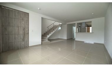 Casa de dos pisos más terraza en venta Barrio Las Mercedes Palmira