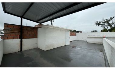Casa de dos pisos más terraza en venta Barrio Las Mercedes Palmira