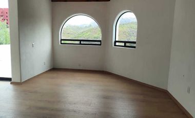 Casa en Venta  con jardín en condominio Loma de Pozuelos