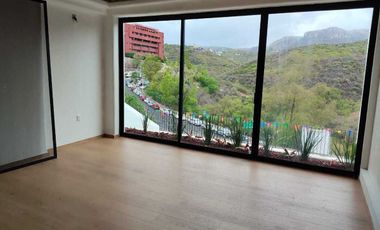 Casa en Venta  con jardín en condominio Loma de Pozuelos