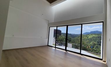Casa en Venta  con jardín en condominio Loma de Pozuelos