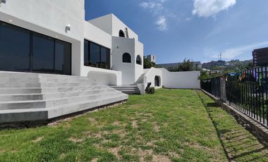Casa en Venta  con jardín en condominio Loma de Pozuelos