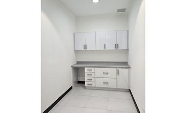 LOCALES EN COSTA DEL ESTE PLANTA BAJA CON ESTACIONAMIENTO ABIERTO cv