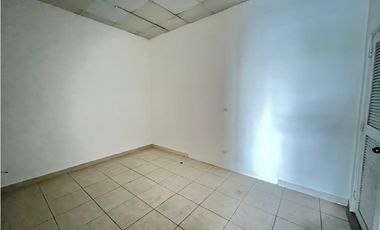 LOCALES EN COSTA DEL ESTE PLANTA BAJA CON ESTACIONAMIENTO ABIERTO cv