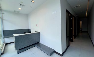 LOCALES EN COSTA DEL ESTE PLANTA BAJA CON ESTACIONAMIENTO ABIERTO cv