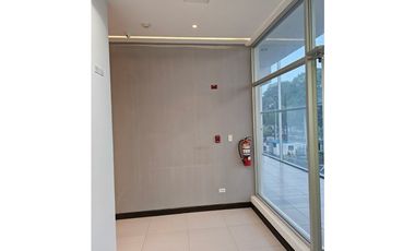 LOCALES EN COSTA DEL ESTE PLANTA BAJA CON ESTACIONAMIENTO ABIERTO cv