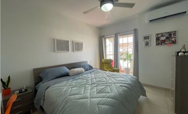 Venta Casa en Reserva de Versalles (JS)