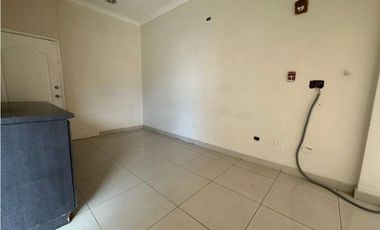 SE VENDE LOCAL COMERCIAL EN PH GALERIA CINCUENTENARIO (OF)