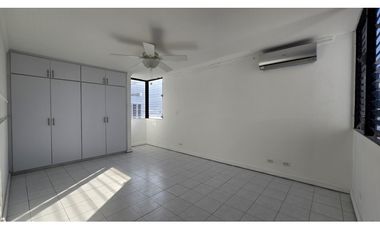 Venta: apartamento reposeído en Marbella Tower, se escuchan ofertas!