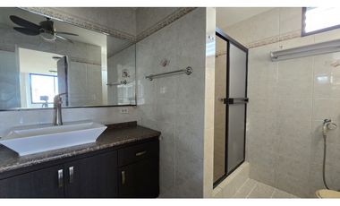 Venta: apartamento reposeído en Marbella Tower, se escuchan ofertas!